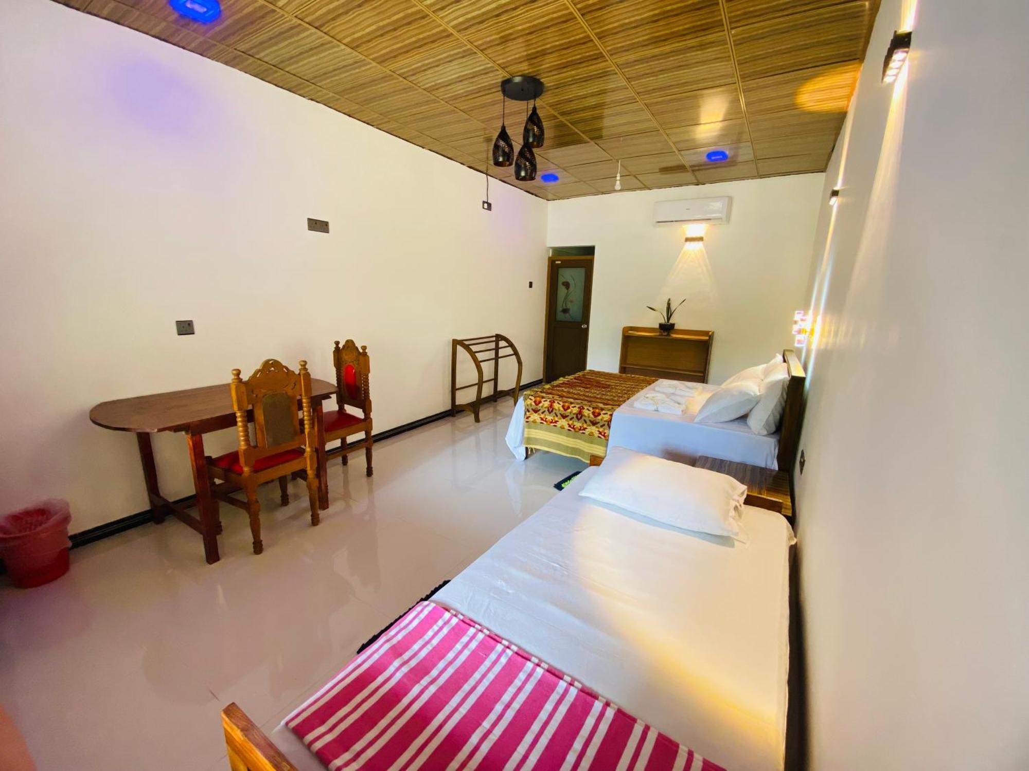 Rathnapriya Oasis Hotel Ampara Exterior photo