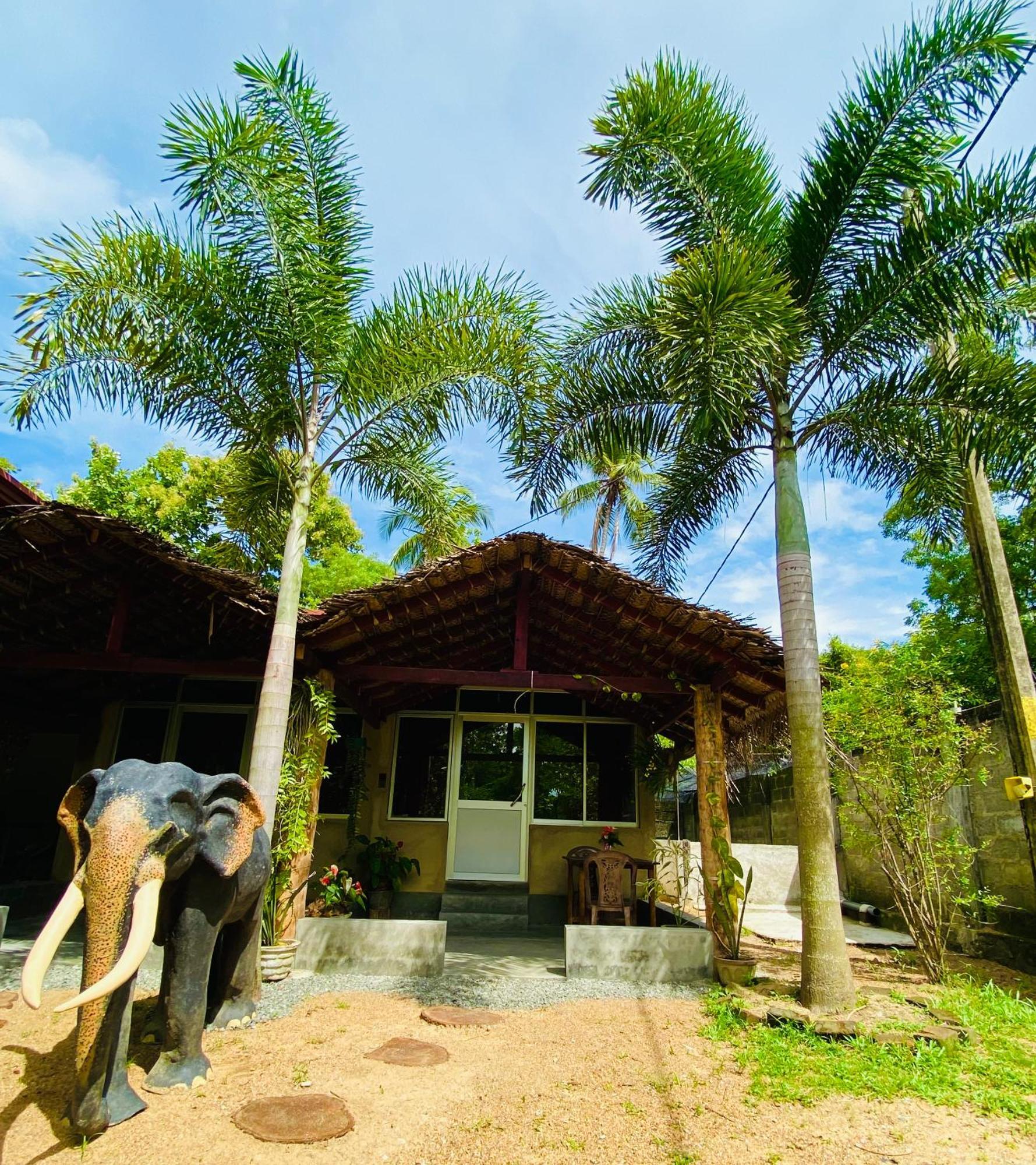 Rathnapriya Oasis Hotel Ampara Exterior photo
